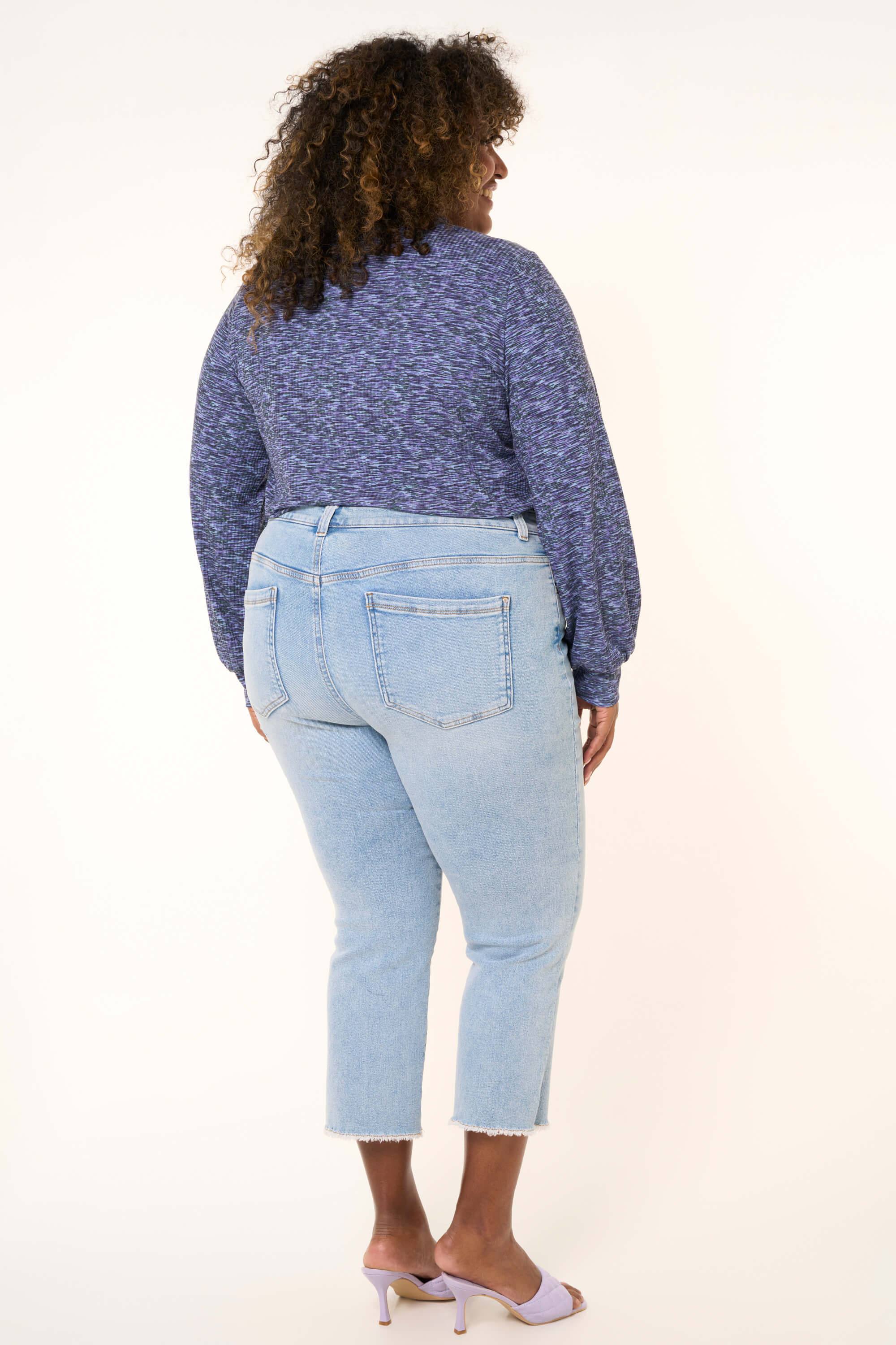 Denim-Jeans mit hoch geschnittener Taille image number 3