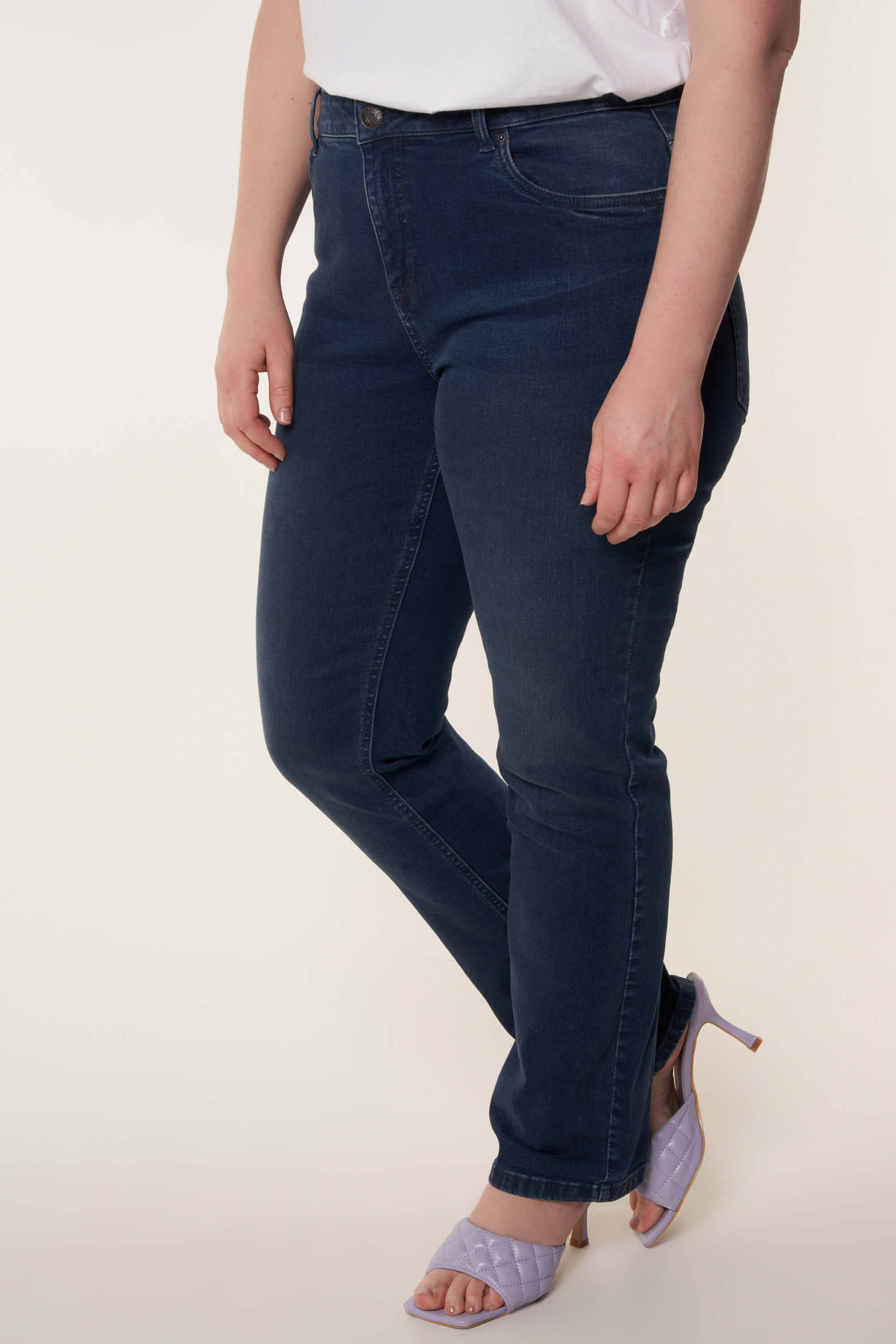 Straight-Leg Jeans LILY image number 7