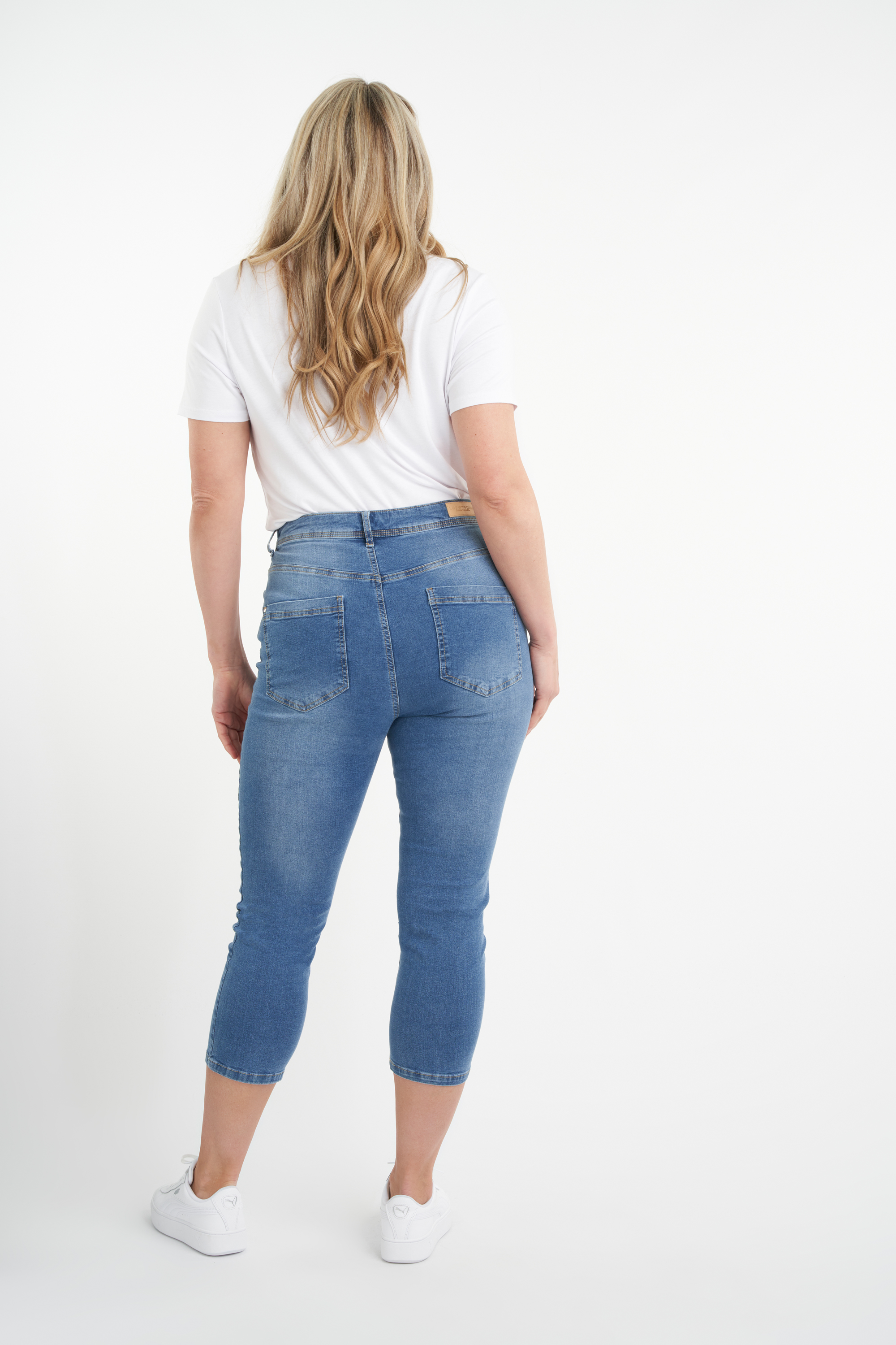 3/4 lange Skinny-Leg-Jeans mit hoher Taille CHERRY image number 4