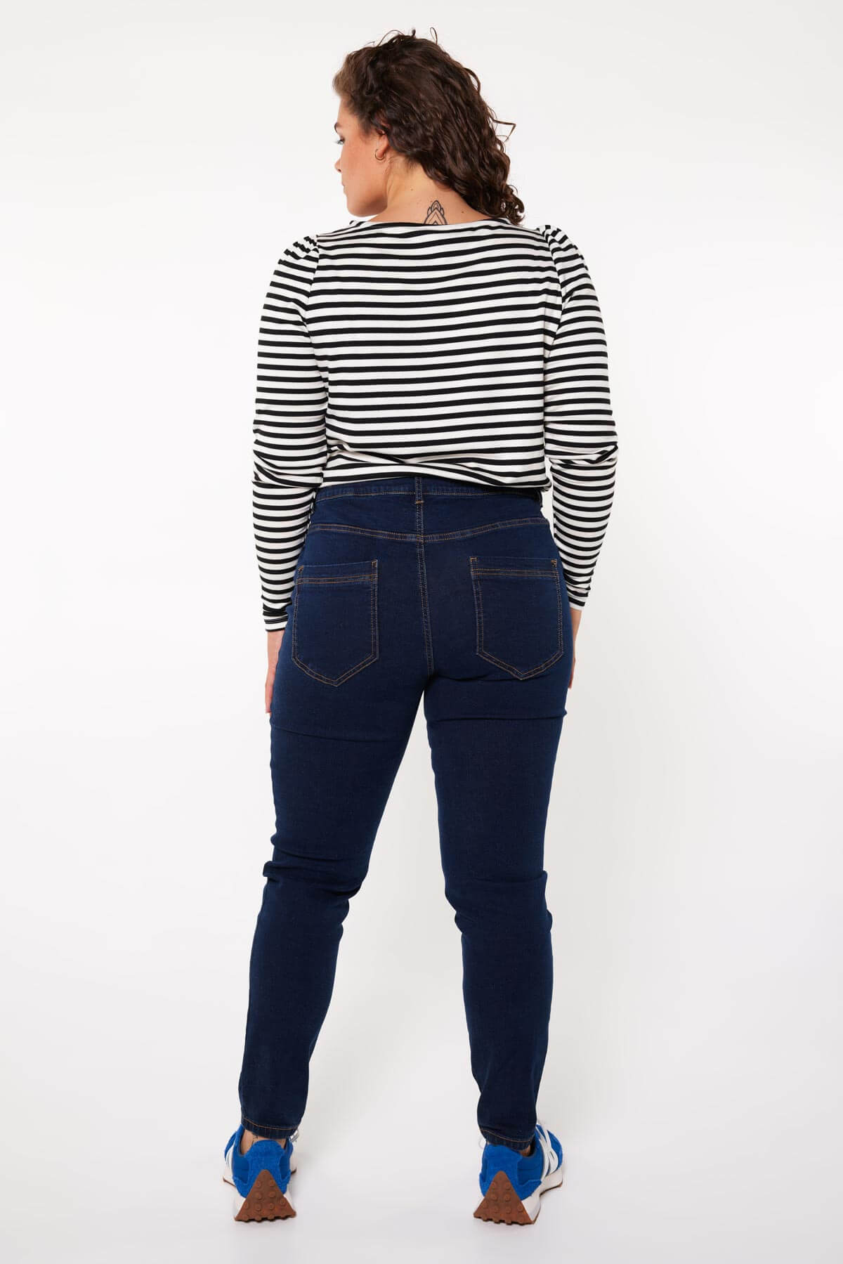 IRIS Slim-Leg Jeans image number 4