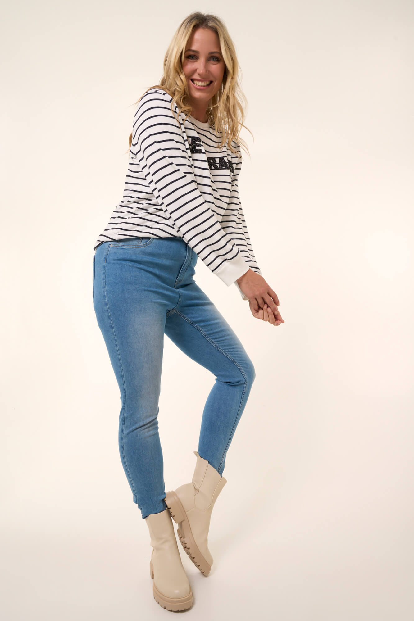 Skinny-Leg-Jeans mit hoher Taille CHERRY image number null