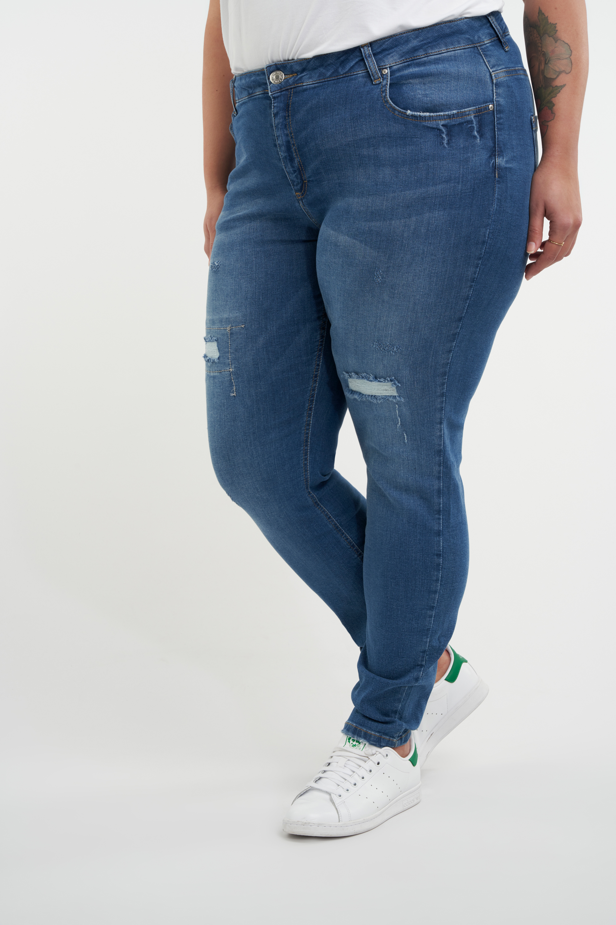 Jeans mit Destroyed-Detail image number 3