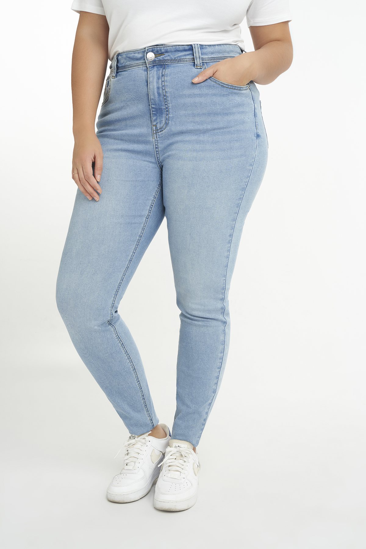 Skinny-Leg-Jeans mit hoher Taille CHERRY image 4