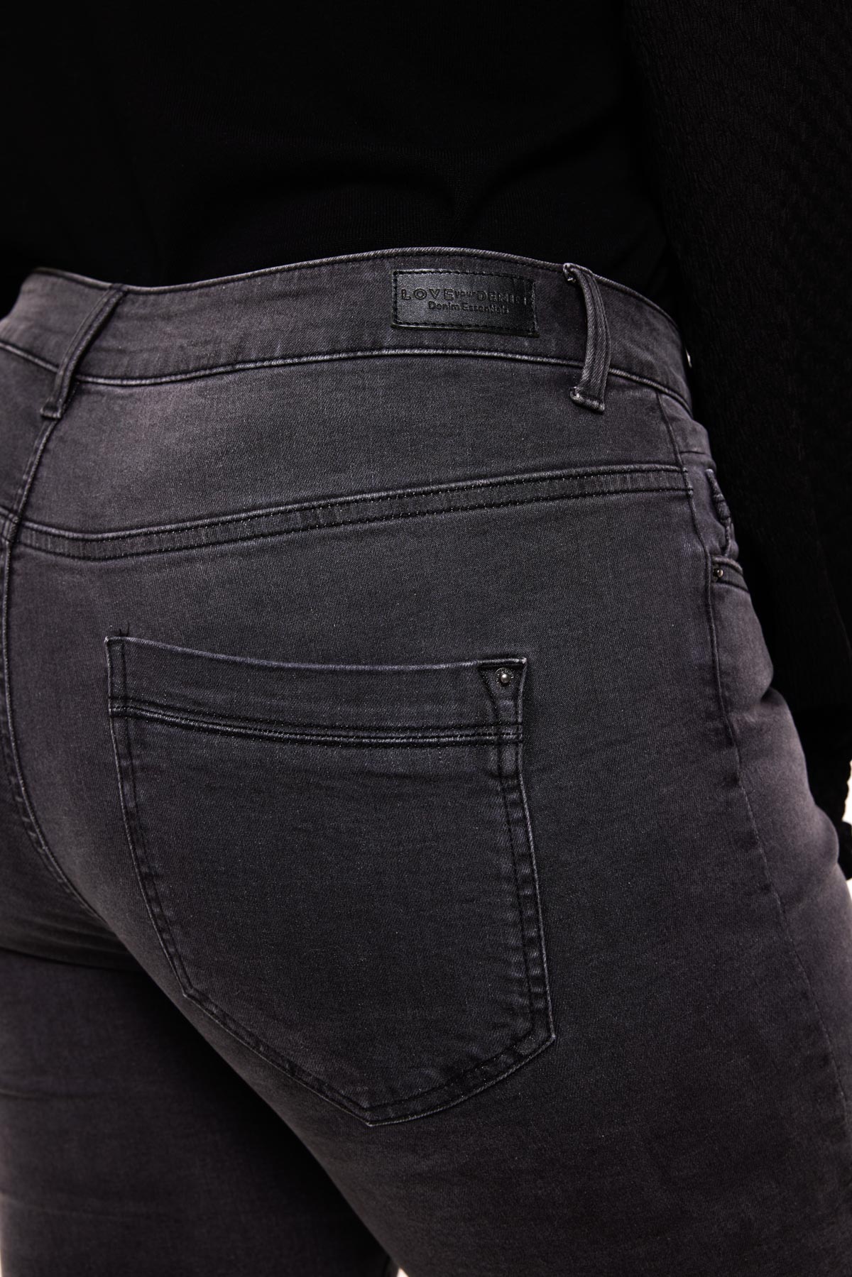 IRIS Slim-Leg Jeans image number 4