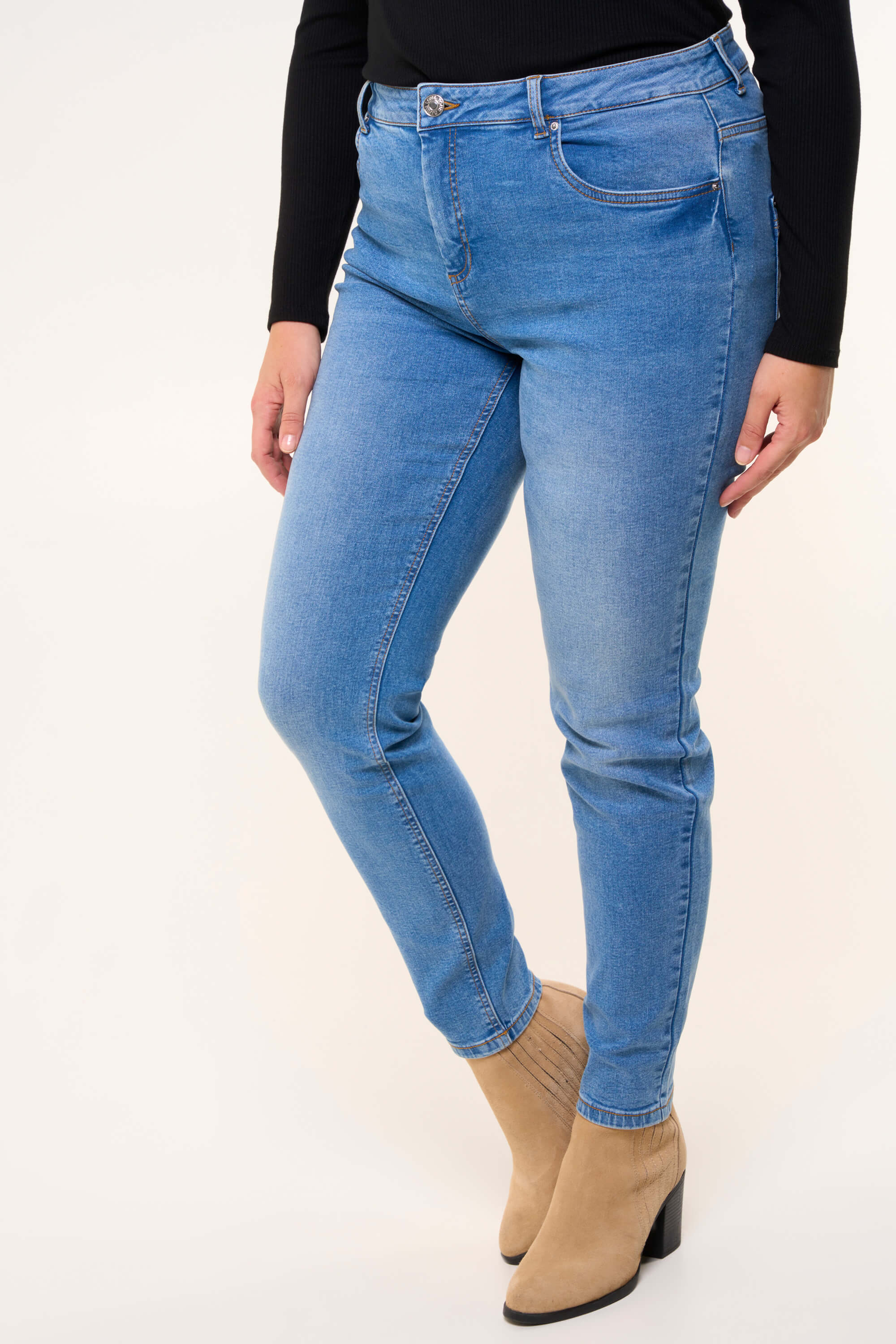 IRIS Slim-Leg Jeans image number 5