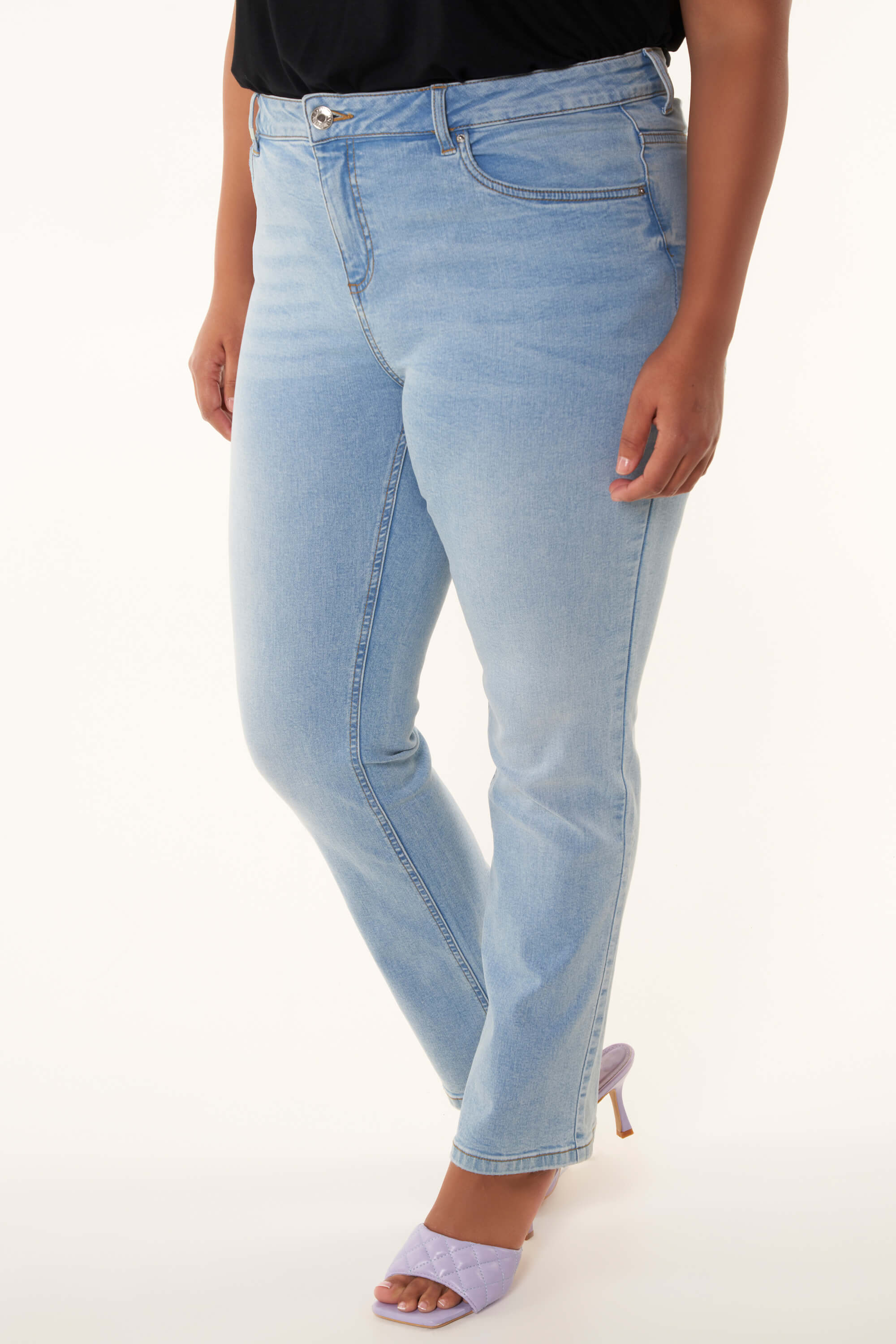 Straight-Leg Jeans LILY image number 5