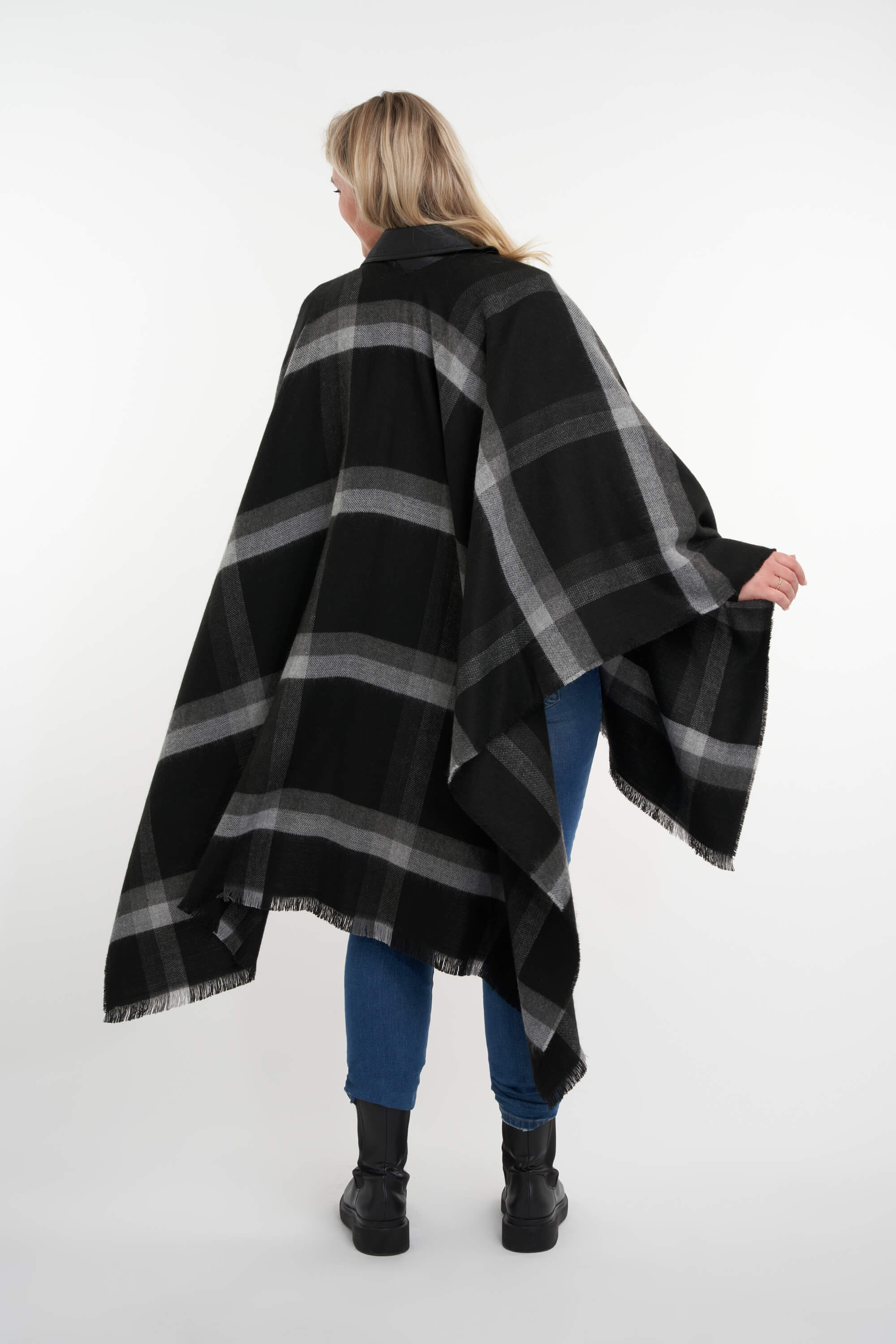 Poncho  image number null