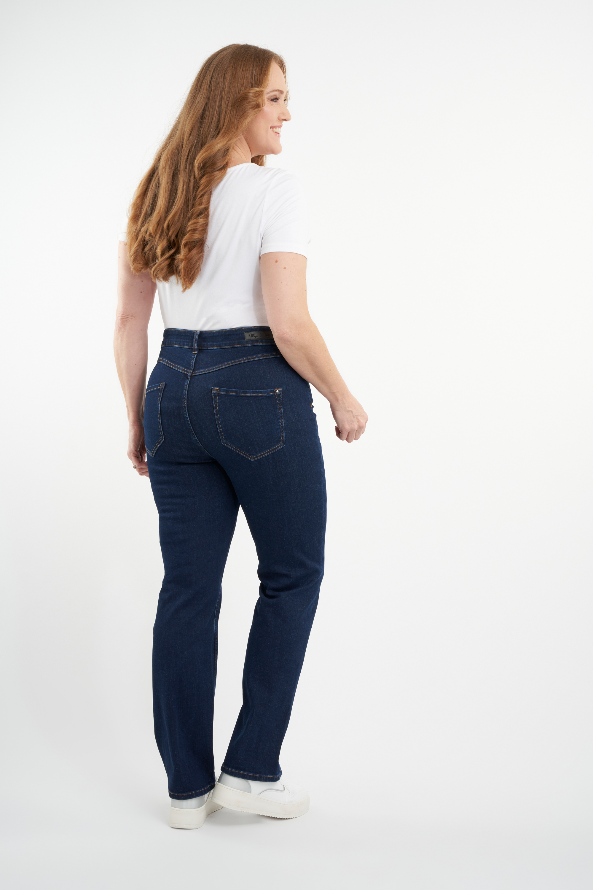 Straight-Leg Jeans SHAPES  image number 3