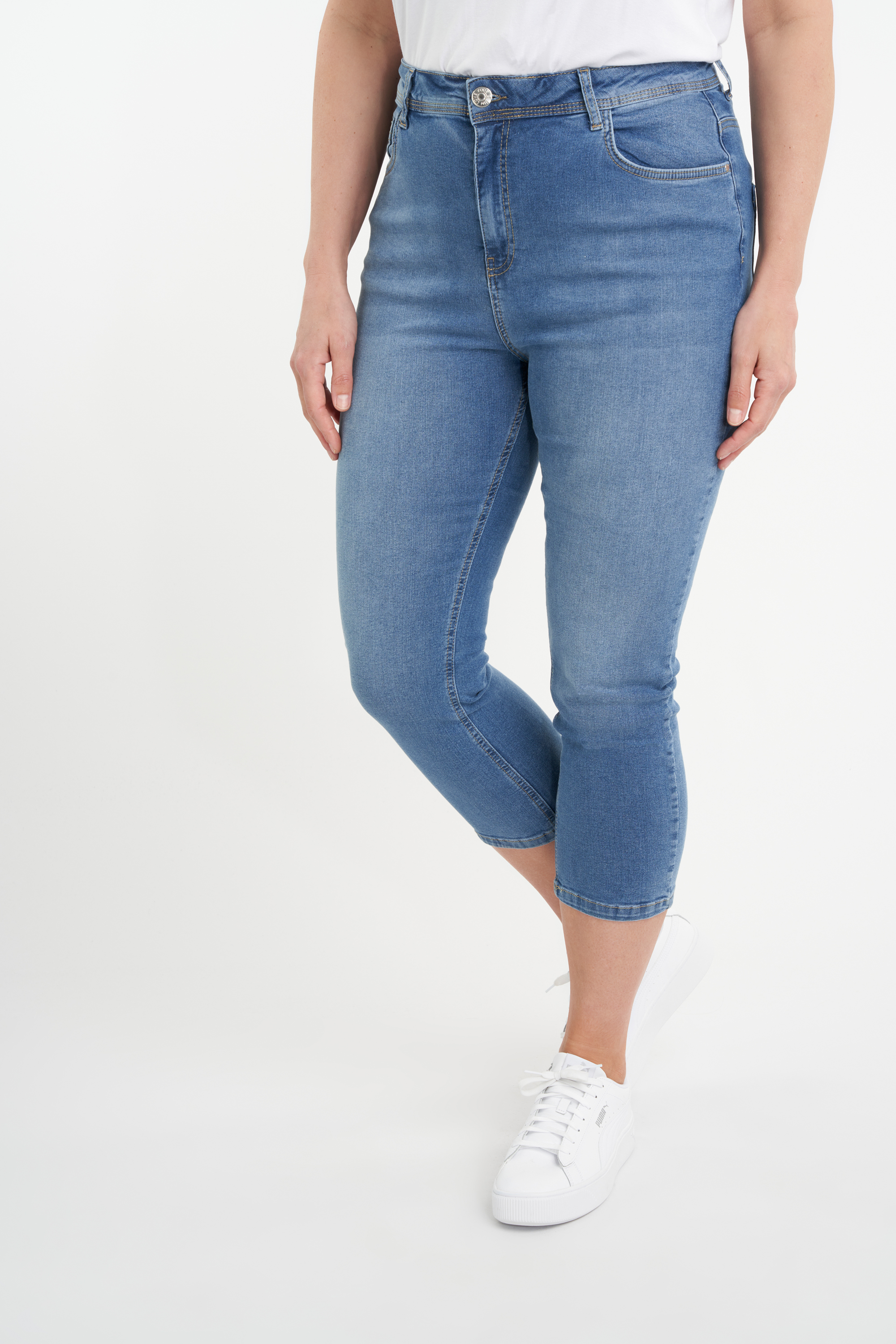 3/4 lange Skinny-Leg-Jeans mit hoher Taille CHERRY image number 6