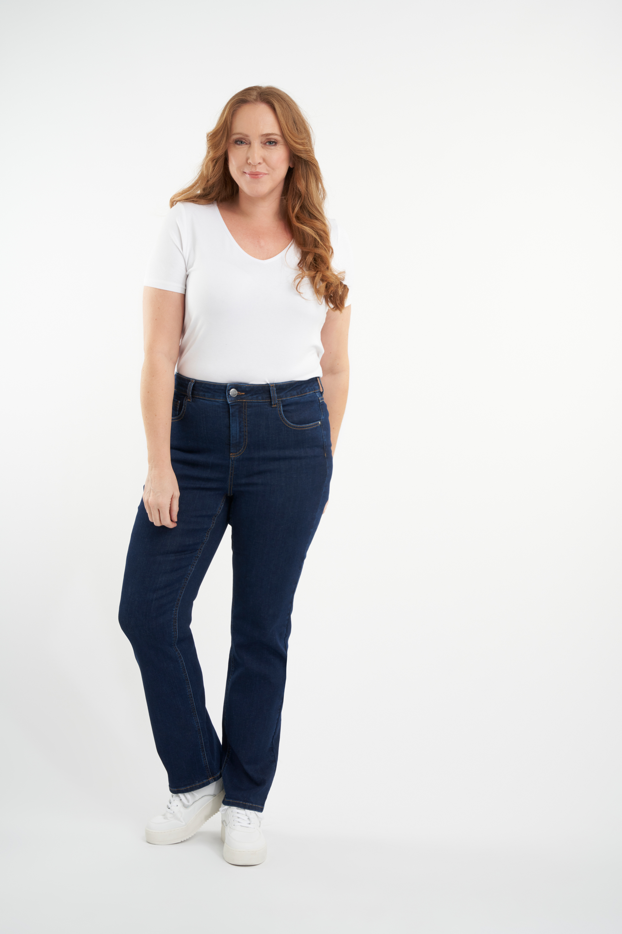Straight-Leg Jeans SHAPES  image number 6