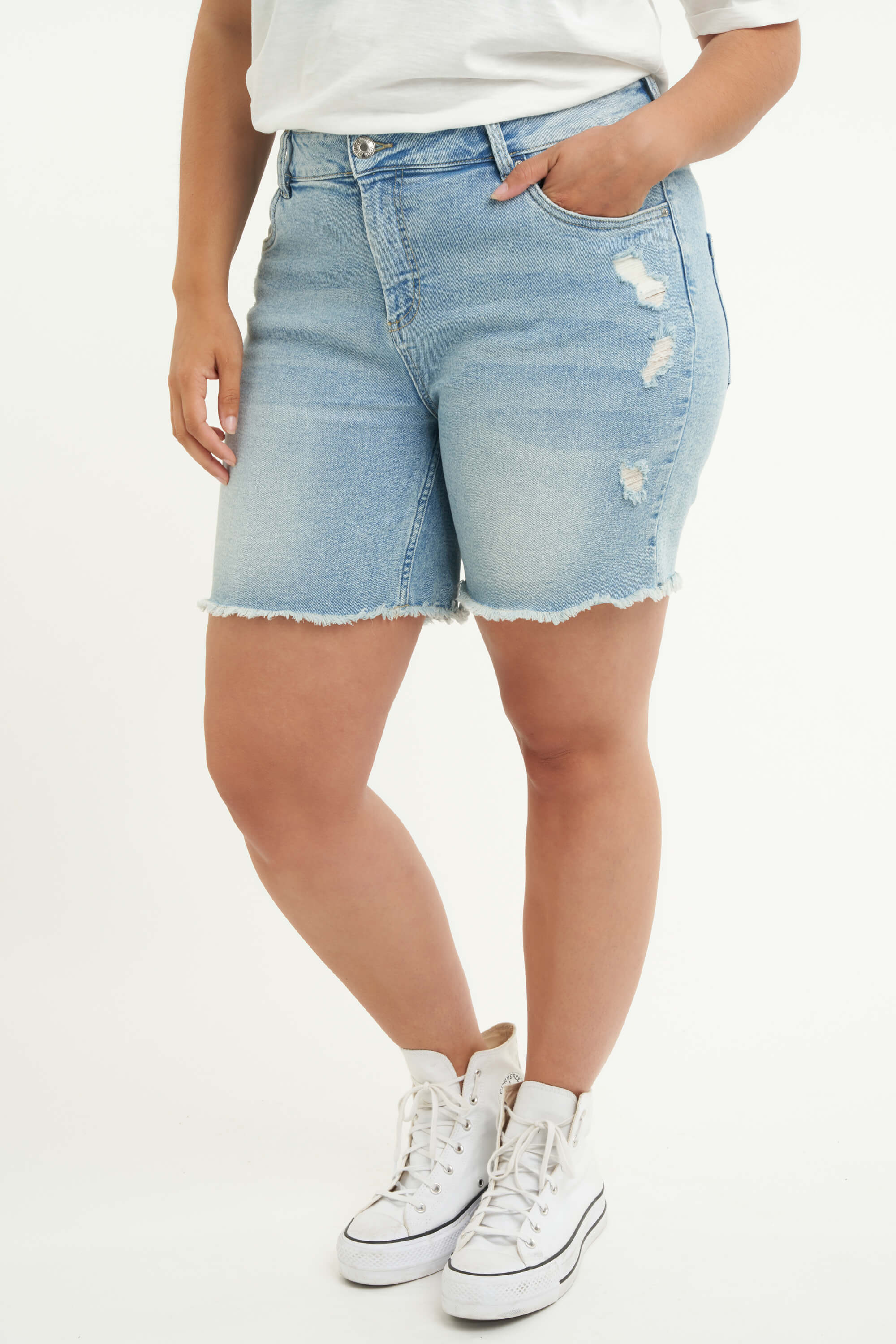 Jeans-Shorts mit Destroyed-Detail