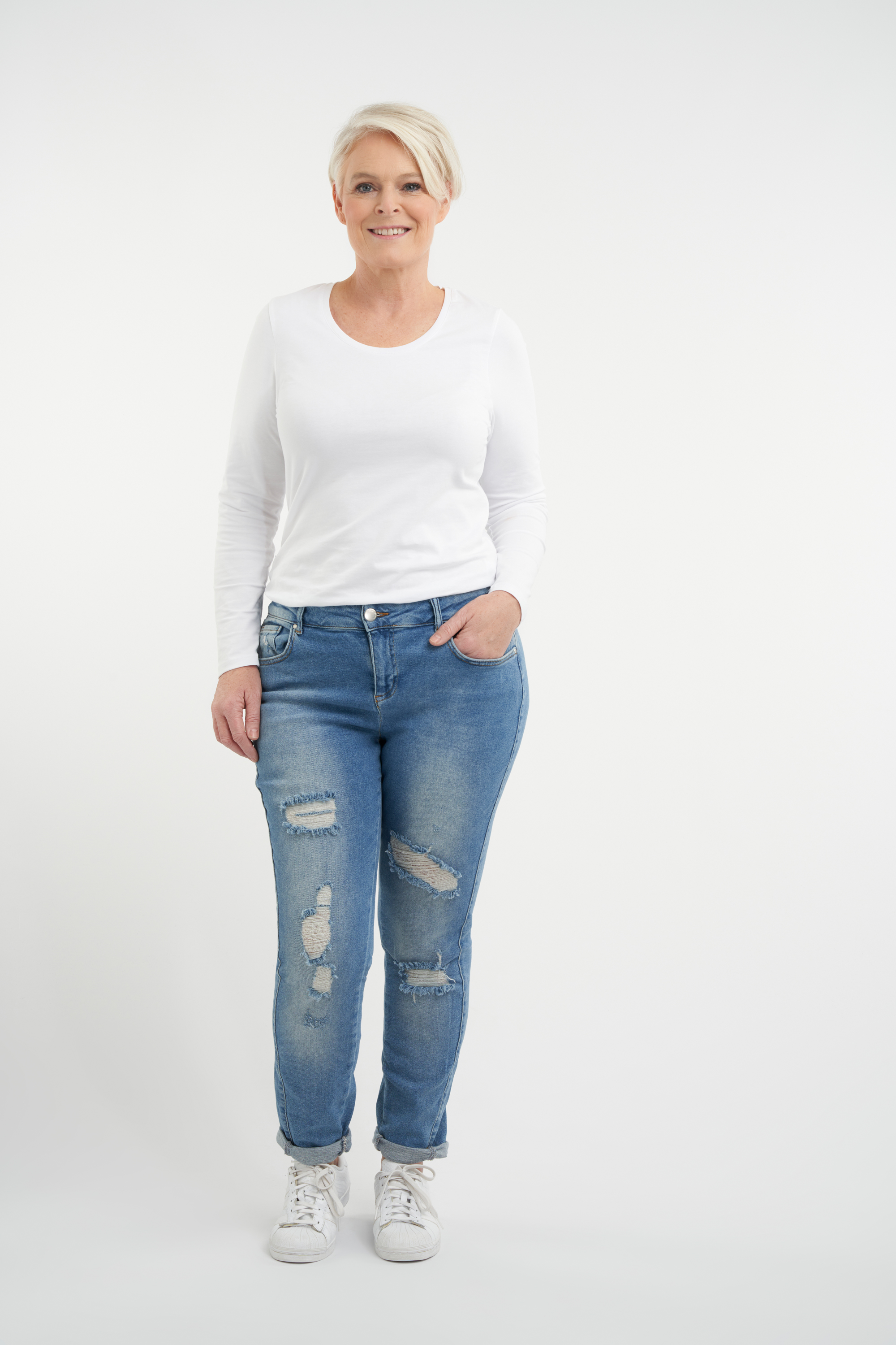 Jeans mit Used-Look image number 0
