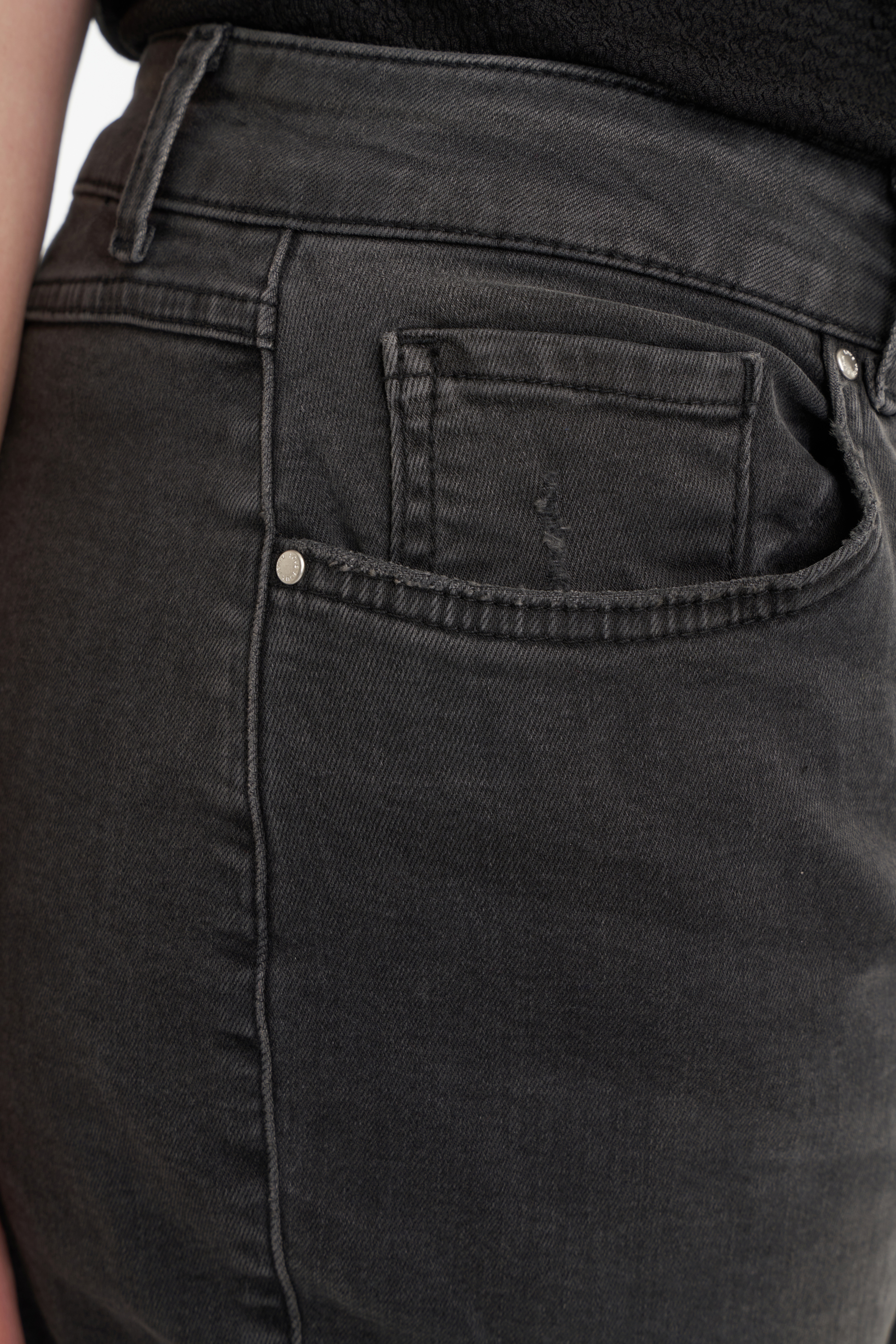 Jeans mit Used-Detail image number 4