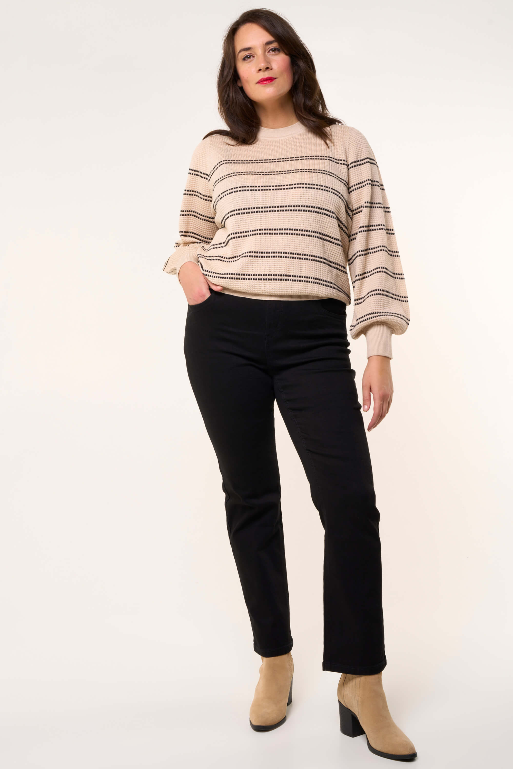Straight-Leg Jeans LILY image 6
