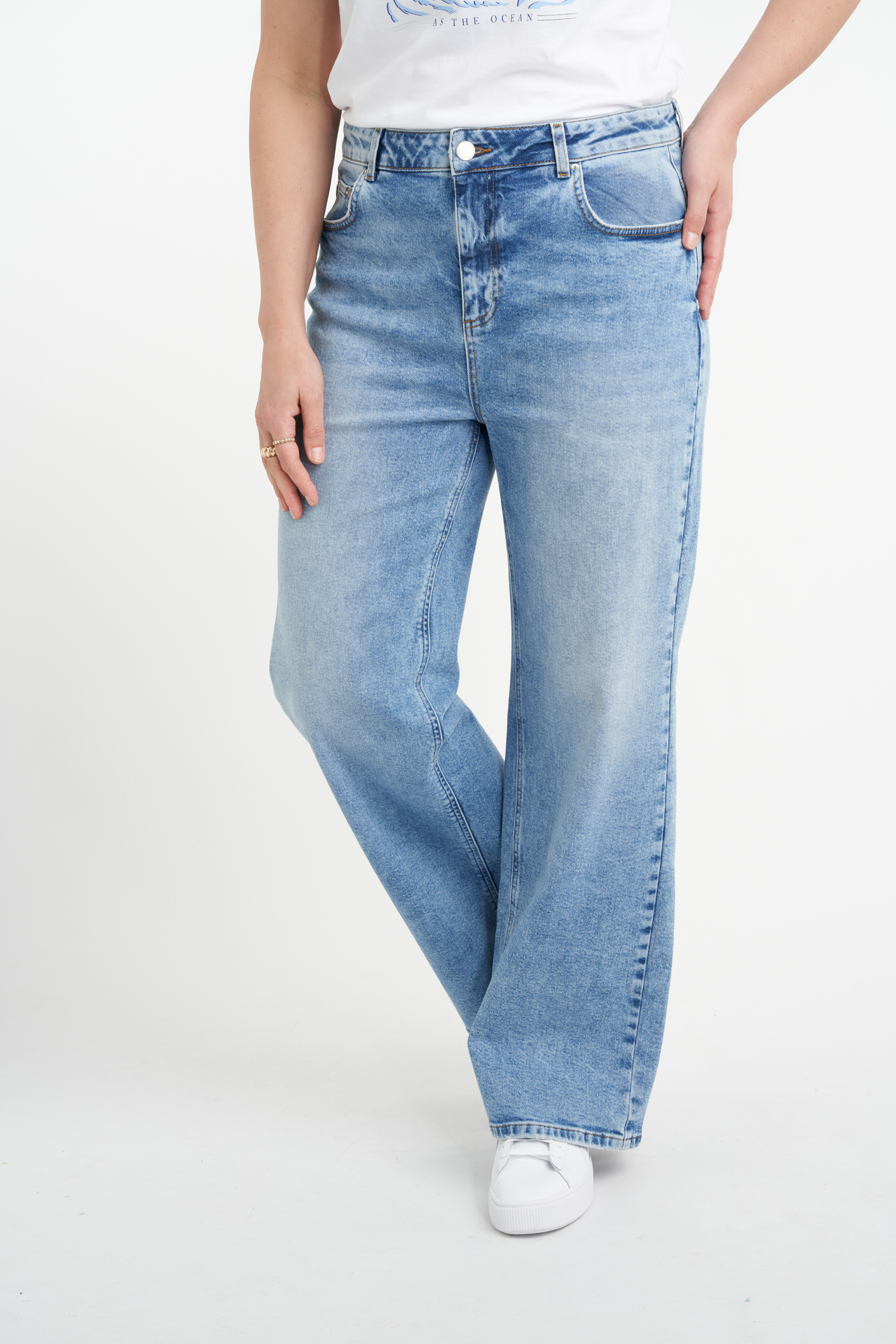 Jeans mit hoher Taille und weitem Bein image number 5